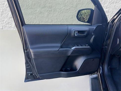 Used 2018 Toyota Tacoma TRD Sport image 20