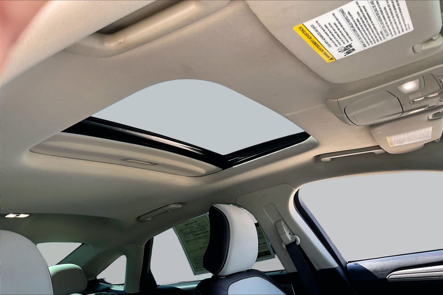 Used 2019 Ford Fusion SE w/ Equipment Group 151A FWD image 14