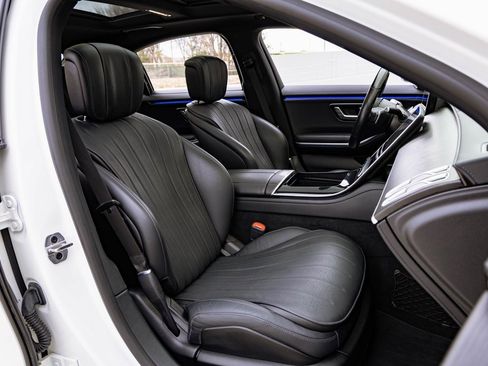 Used 2022 Mercedes-Benz S 580 4MATIC Sedan w/ AMG Line Package image 25