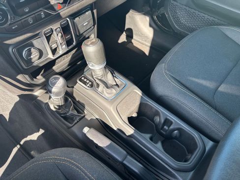 Used 2025 Jeep Wrangler Unlimited Sport AWD/4WD image 40