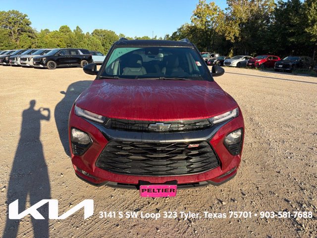 Used 2023 Chevrolet TrailBlazer RS w/ Sun and Liftgate Package FWD image 2