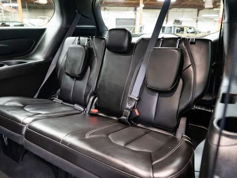 Used 2025 Chrysler Pacifica Select FWD image 26