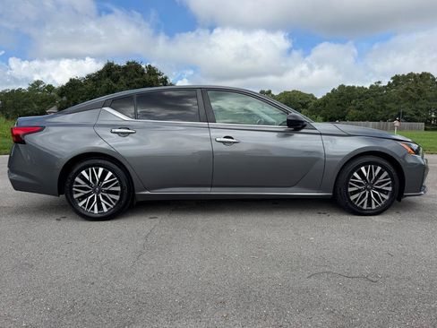 Used 2024 Nissan Altima 2.5 SV FWD image 7