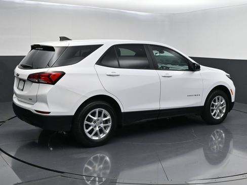 Certified 2023 Chevrolet Equinox LS w/ LS Convenience Package AWD/4WD image 7