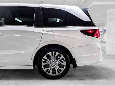 Used 2025 Honda Odyssey Touring image 15