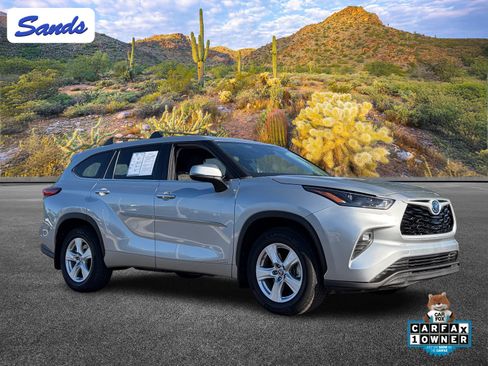Used 2022 Toyota Highlander LE image 1
