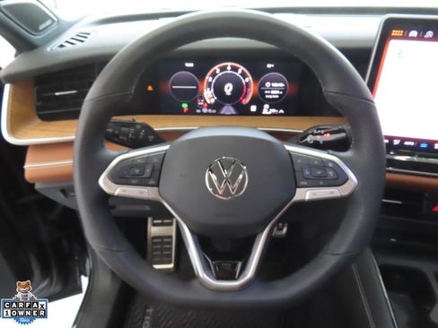 Certified 2026 Volkswagen Tiguan SEL R-Line AWD/4WD image 16