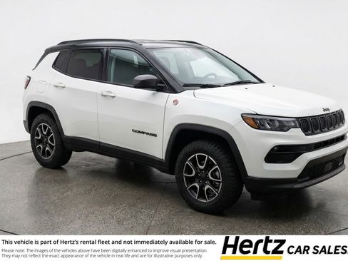 Used 2025 Jeep Compass Trailhawk AWD/4WD image 1