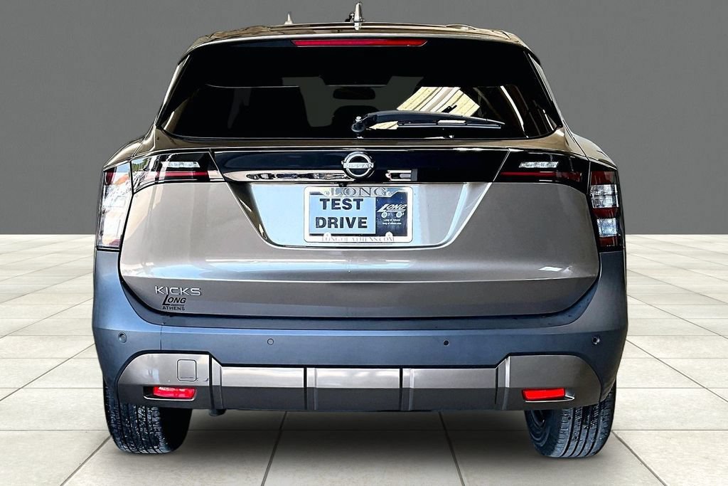 Used 2025 Nissan Kicks SV FWD image 4