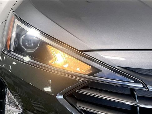 Used 2019 Hyundai Elantra SE image 27