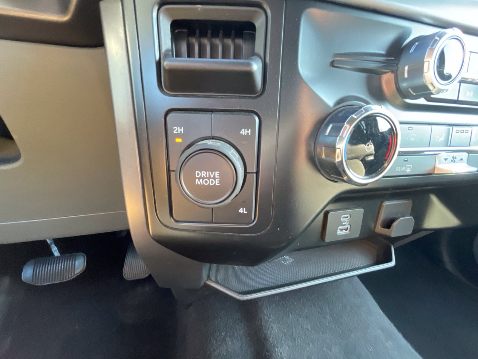 Used 2024 Ford F150 XLT AWD/4WD image 14