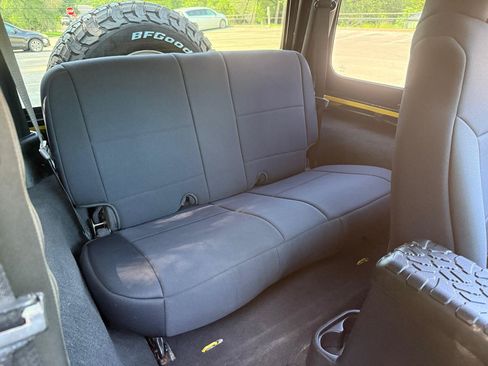 Used 2006 Jeep Wrangler Rubicon w/ Security Group AWD/4WD image 16