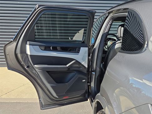 New 2026 Porsche Cayenne image 17