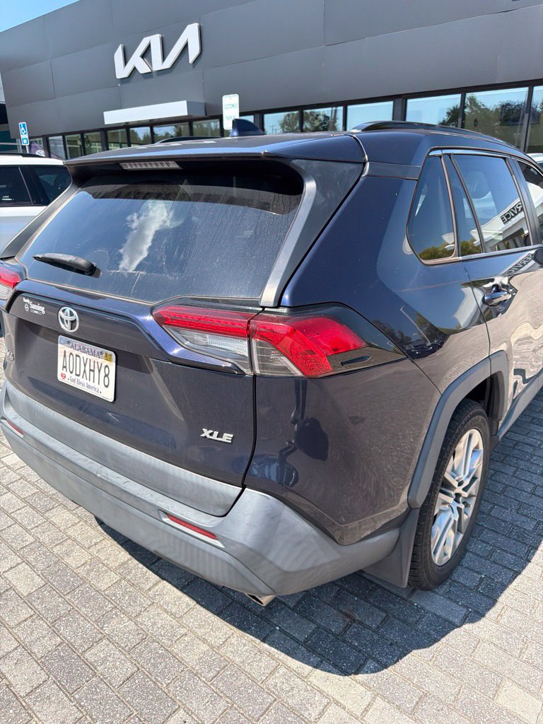 Used 2019 Toyota RAV4 XLE Premium FWD image 9