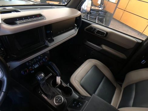 Used 2023 Ford Bronco Wildtrak image 19