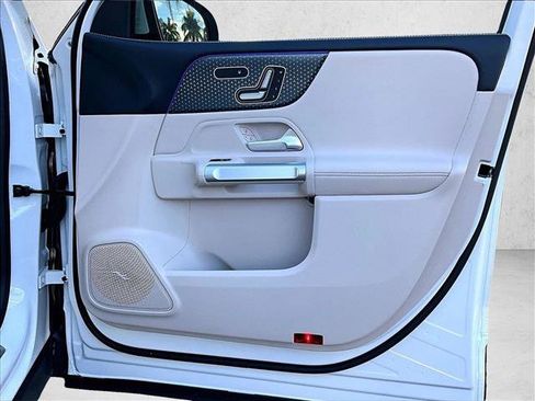 Used 2025 Mercedes-Benz GLB 250 GLB 250 image 19