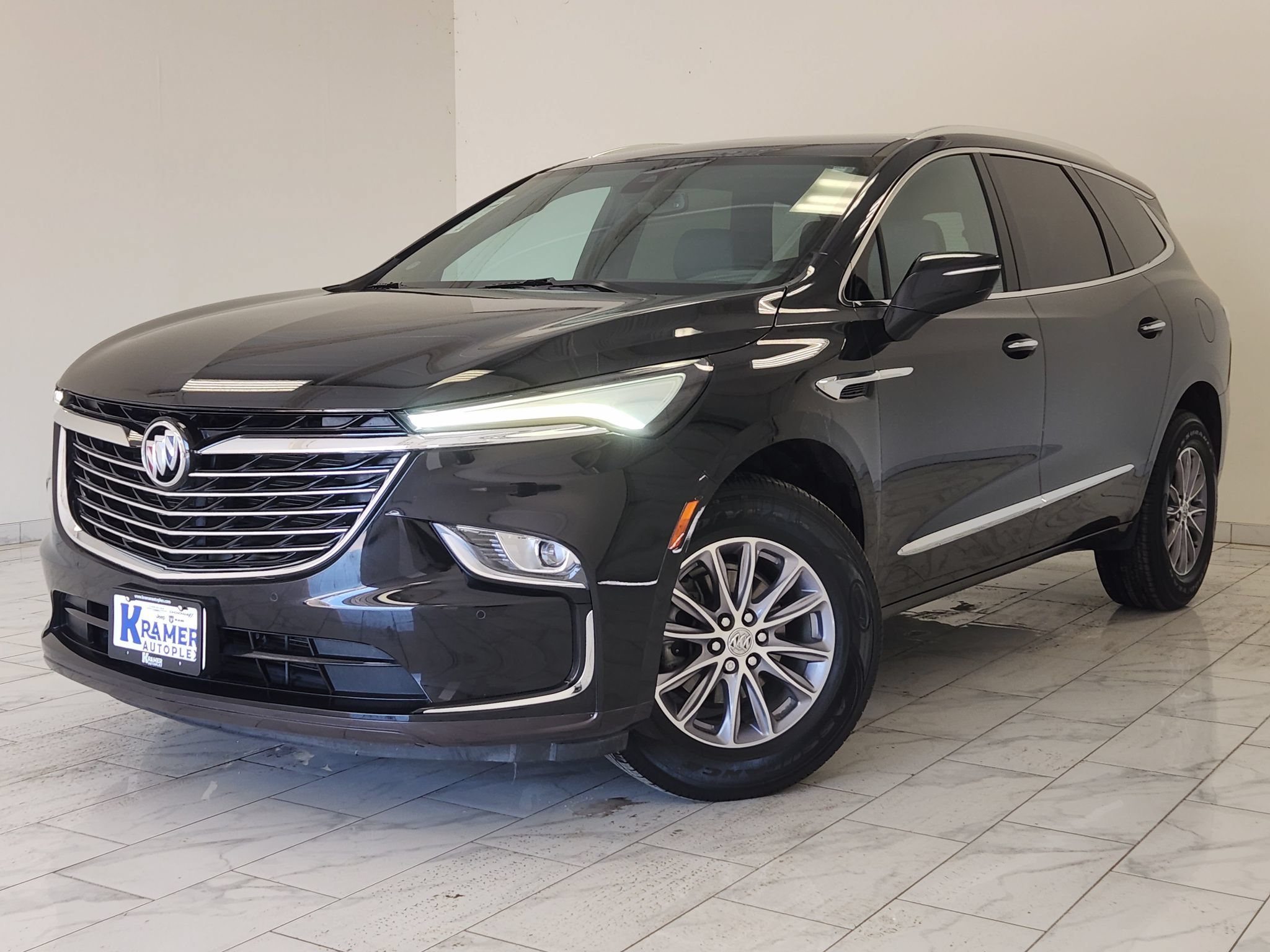 Used 2023 Buick Enclave Essence FWD image 1