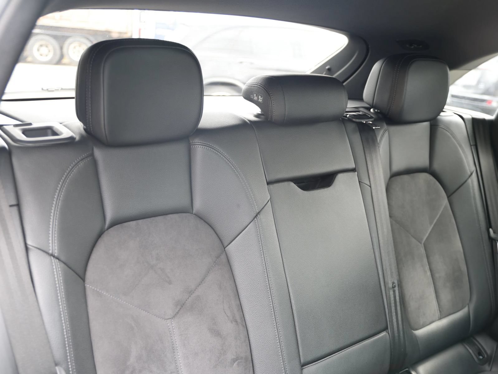 Used 2019 Porsche Macan AWD/4WD image 27