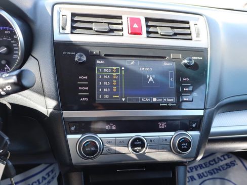 Used 2017 Subaru Outback 2.5i Premium image 18