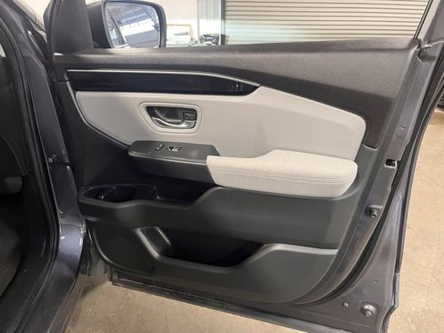 Used 2023 Honda Pilot LX image 12