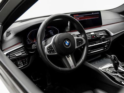 Used 2021 BMW M550i xDrive w/ Executive Package AWD/4WD image 19