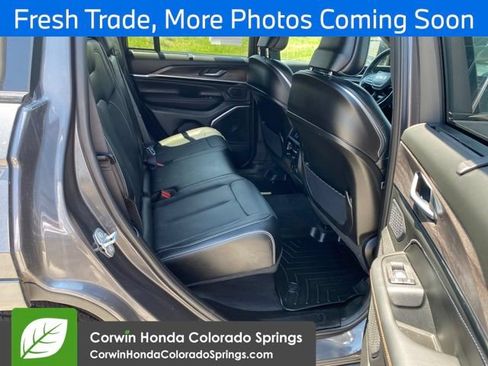 Used 2025 Jeep Grand Cherokee Overland w/ Luxury Tech Group IV AWD/4WD image 10
