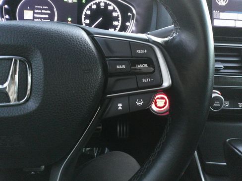 Used 2018 Honda Accord Sport image 21