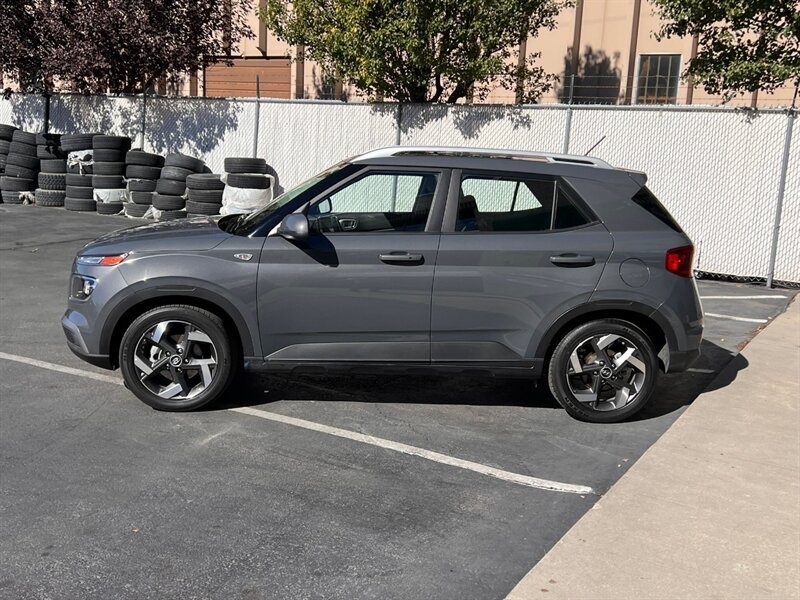 Used 2025 Hyundai Venue SEL FWD image 4