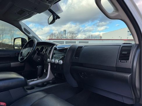 Used 2012 Toyota Tundra 4x4 CrewMax image 20