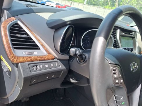 Used 2017 Hyundai Santa Fe FWD image 18