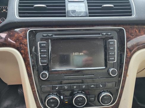 Used 2012 Volkswagen Passat TDI SEL Premium image 16