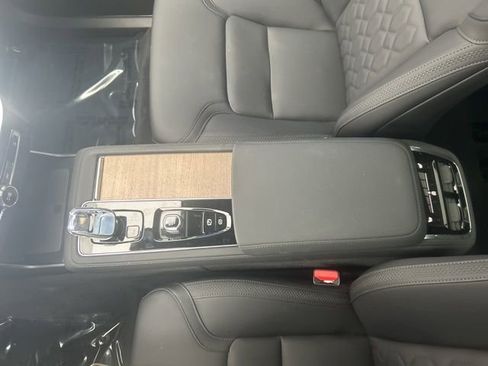 Used 2025 Volvo XC90 B6 Plus image 27