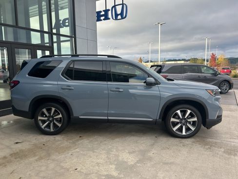 Used 2023 Honda Pilot Elite image 4