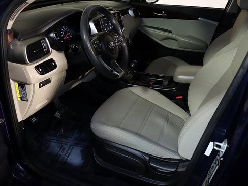 Used 2018 Kia Sorento LX image 12