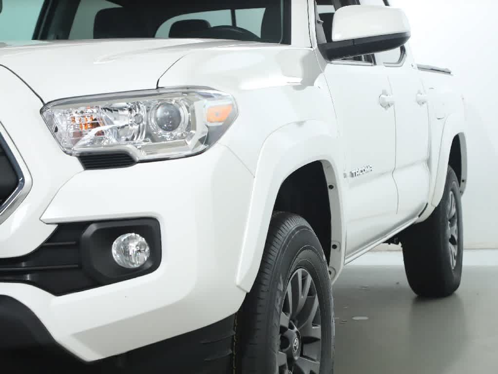 Certified 2023 Toyota Tacoma SR5 AWD/4WD image 4