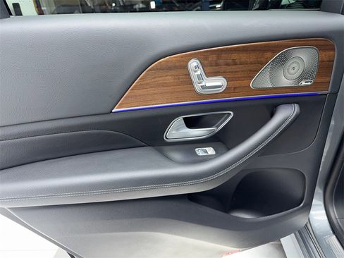 Used 2025 Mercedes-Benz GLS 450 4MATIC image 45