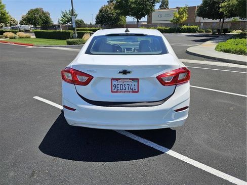 Used 2018 Chevrolet Cruze LS FWD image 7