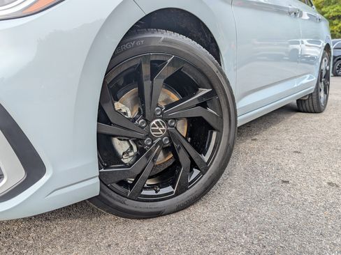 Used 2025 Volkswagen Jetta SE w/ Sunroof Package image 34