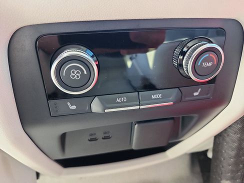 Used 2026 Buick Enclave Avenir w/ Super Cruise Package AWD/4WD image 11