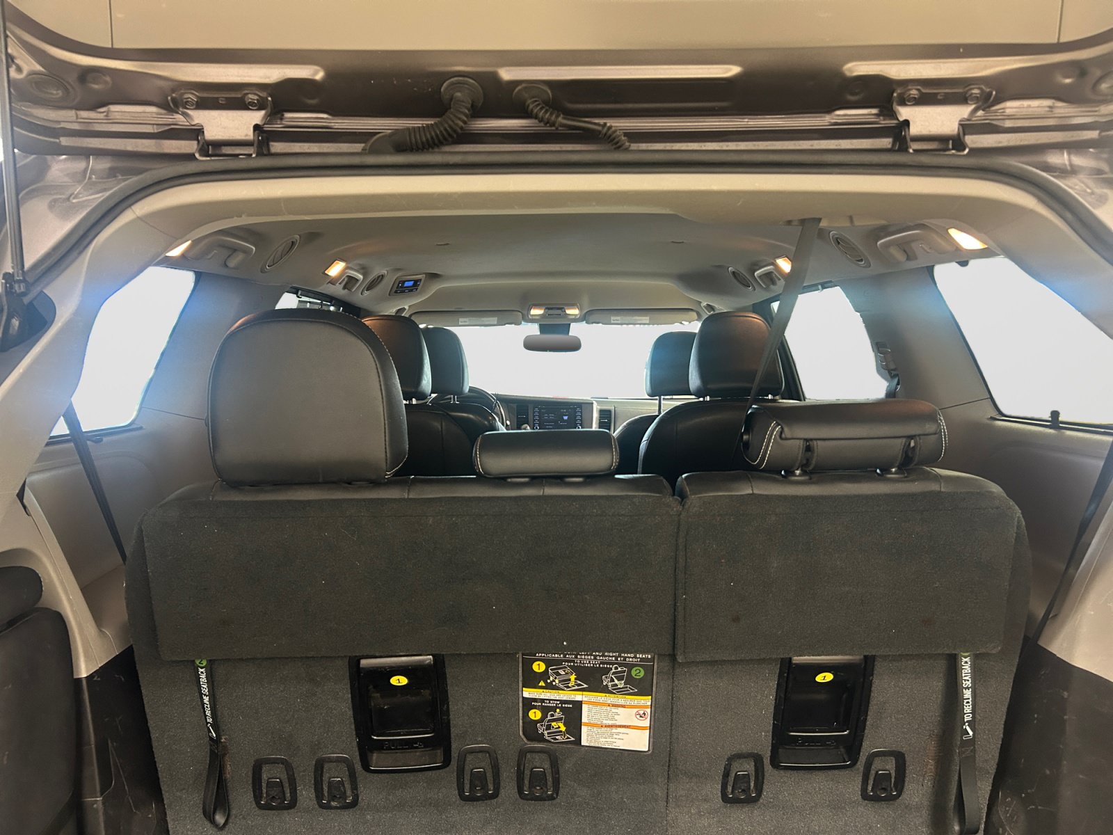 Used 2019 Toyota Sienna SE FWD image 15