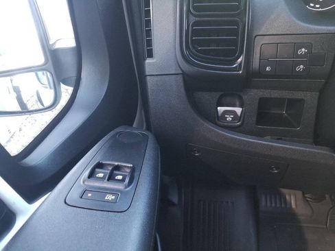 Used 2025 RAM ProMaster 2500 w/ U-Haul Equipment Group FWD image 27