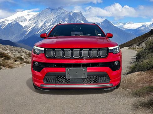 Used 2022 Jeep Compass Limited w/ (RED) Package image 8