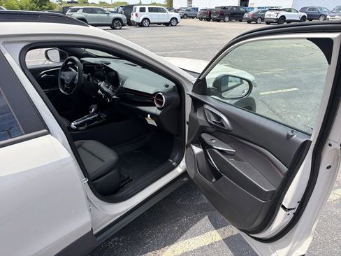 New 2026 Chevrolet Trax RS w/ Sunroof Package FWD image 30