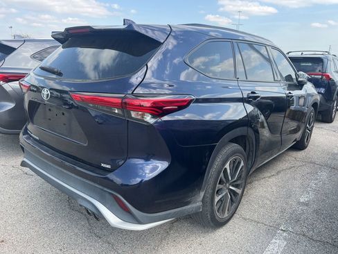 Used 2022 Toyota Highlander XSE image 4