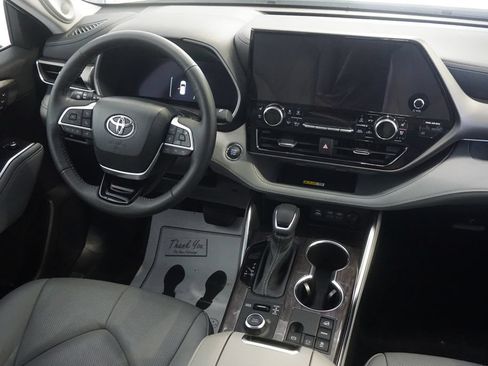 Used 2023 Toyota Highlander Limited AWD/4WD image 31