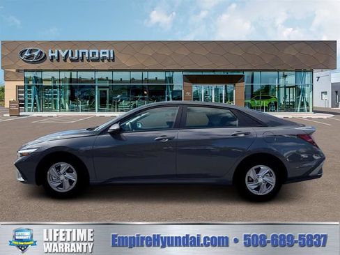 New 2026 Hyundai Elantra SE FWD image 3