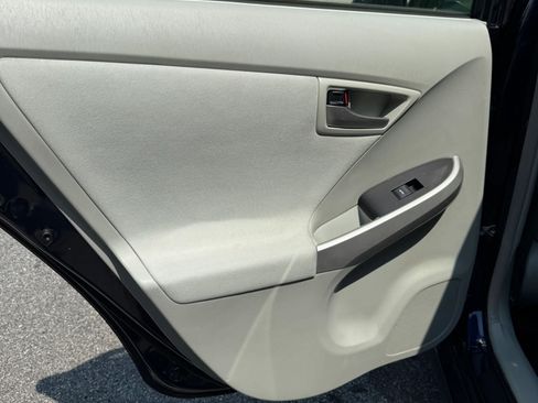 Used 2015 Toyota Prius Two FWD image 9