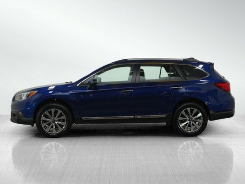 Used 2017 Subaru Outback 3.6R Touring image 2