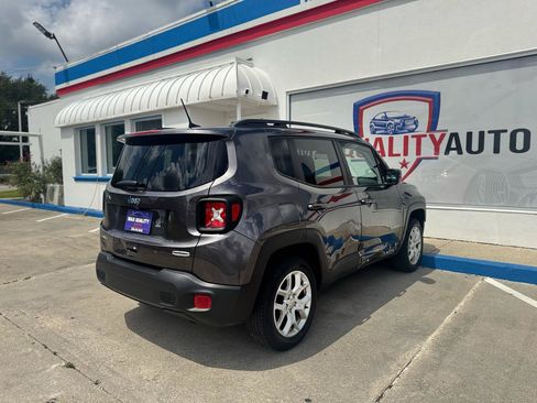 Used 2018 Jeep Renegade Latitude AWD/4WD image 32