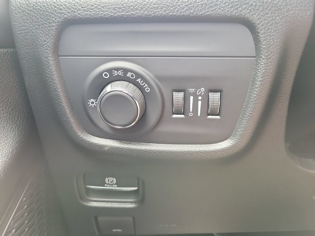 New 2026 Jeep Grand Cherokee Altitude RWD image 25